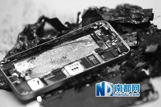 苹果电池又爆炸了 新买土豪金烧成灰烬